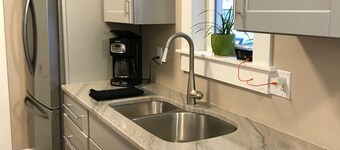 Charming Historic 2-bedroom unit with WiFi in lovely Orchard Park Village