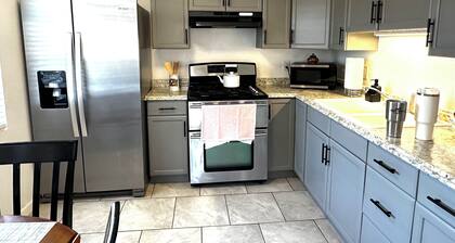 BALLOON FESTIVAL experience ABQ in style newly renovated 2BD/1BA apartment