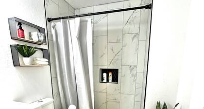 BALLOON FESTIVAL experience ABQ in style newly renovated 2BD/1BA apartment