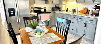 BALLOON FESTIVAL experience ABQ in style newly renovated 2BD/1BA apartment