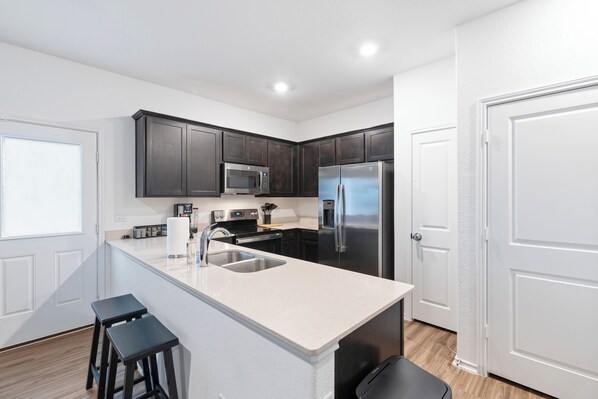 Fridge, microwave, oven, stovetop - Spacious 3BR Home with Large Backyard – Perfect for Families! (Bastrop)