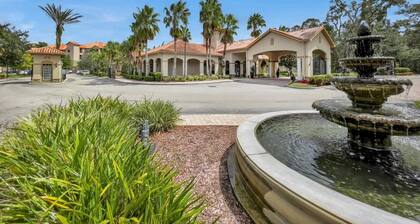 Tuscana Resort 2 Bedroom Condo Clubhouse Access 8 miles to Disney