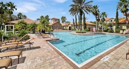 Tuscana Resort 2 Bedroom Condo Clubhouse Access 8 miles to Disney
