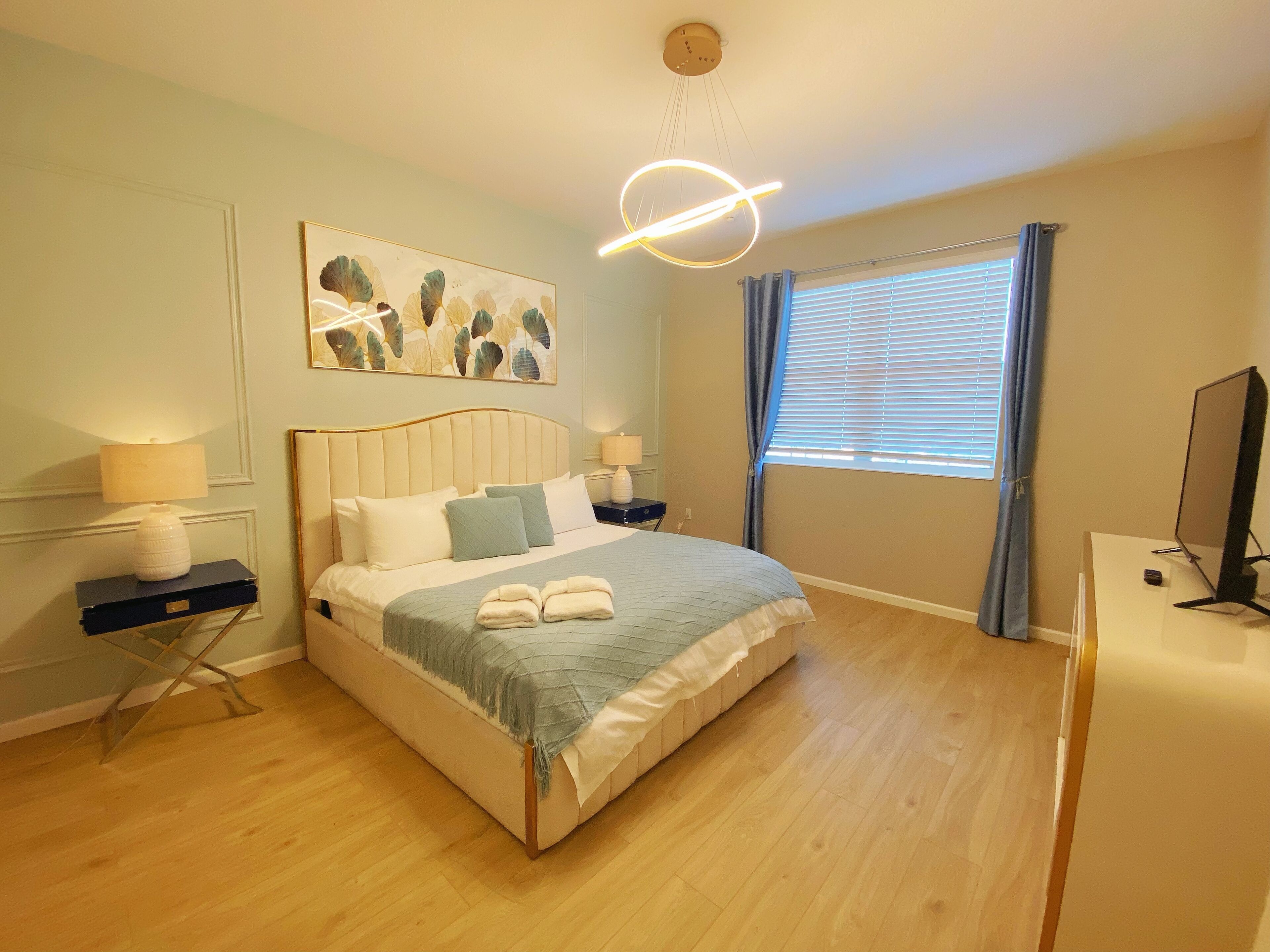 12 soverom, strykejern/-brett, wi-fi og sengetøy