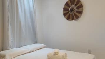 Economy Double or Twin Room, Lanai, Courtyard View | Free WiFi