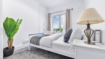 4 bedrooms, desk, iron/ironing board, free WiFi