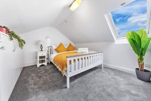 4 chambres, bureau, fer et planche à repasser, accès au Wi-Fi (inclus)