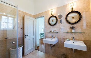 Shower - Stunning home in Barat (Barat)