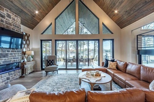 Lakeview Escapes with private dock