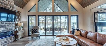 Lakeview Escapes with private dock