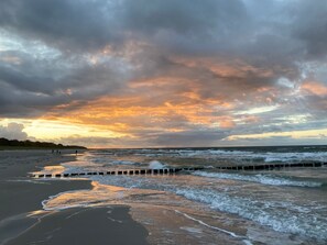 Unclassified image, 2 of 30, button