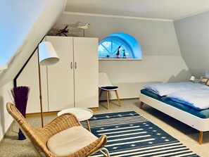 Unclassified image, 4 of 30, button