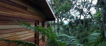 Chalé dos Tucanos- Parede de Vidro com Linda Vista