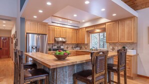 Private kitchen - *New* Tahoe Donner Cabin*Swiss Chalet* (Truckee)