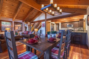 Dining - Cozy Northstar Home ~Northstar Mountain~ (Truckee)