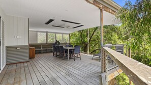 Outdoor dining - Beachside Family Haven (Inverloch)