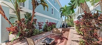 Island Living Awaits at Sand Dollar Villa Three Bedroom/Two Bath STEPS from GULF BEACHES!!