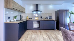 Coffee/tea maker, fridge, microwave, oven