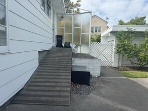 Property grounds - Poolside Getaway on Napier Hill (Napier)