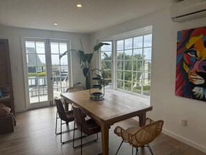 Dining - Poolside Getaway on Napier Hill (Napier)