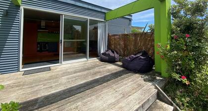 Ōtaki Beach Gem - Coastal Family Getaway