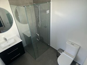 Hårtork och handdukar