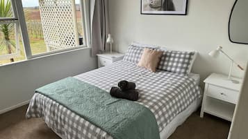 3 bedrooms, iron/ironing board, WiFi, bed sheets