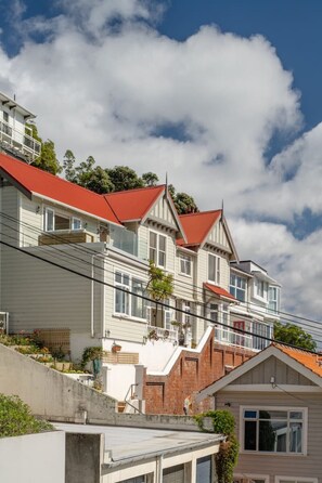 Exterior - Beautiful central executive home (Wellington)