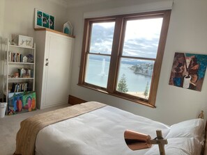 2 bedrooms, desk, iron/ironing board, WiFi - Beautiful central executive home (Wellington)