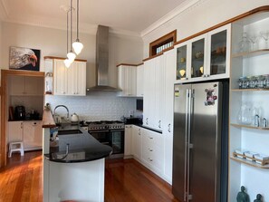 Fridge, microwave, oven, stovetop - Beautiful central executive home (Wellington)