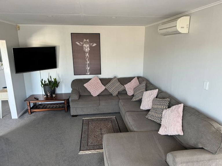 Great House - Family Fun - Napier