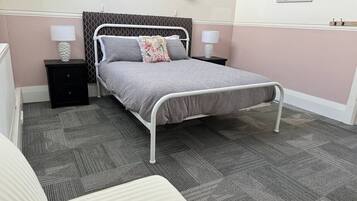 4 dormitoris, planxa i posts de planxar, wifi i roba de llit