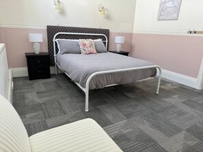 4 dormitorios, tabla de planchar con plancha, wifi y ropa de cama