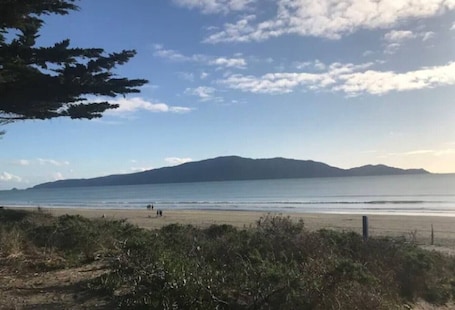 Beach nearby. Waikanae - Restaurez chez Bijoux