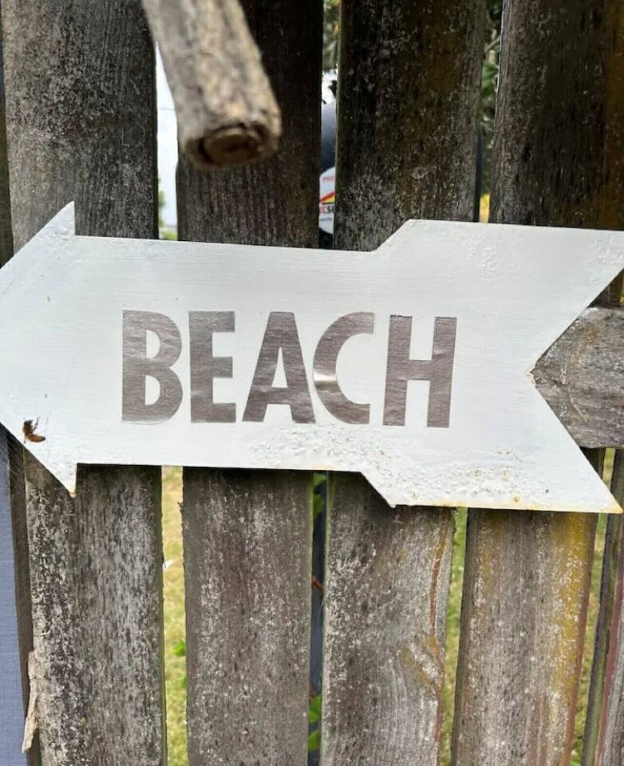 A directional sign with the word "BEACH" pointing to the right.