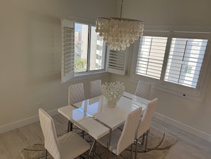 Dining - GORGEOUS PENTHOUSE-Best bayfront and gulf water views around! Ocean/Pool access! (Fort Myers Beach)
