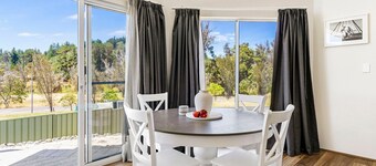 Hill View Cottages – Sail A & Sail B in Picturesque Nannup