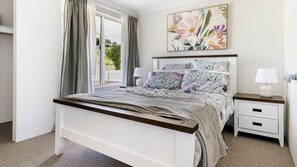 4 bedrooms, free WiFi, bed sheets