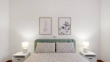 2 chambres, fer et planche à repasser, Wi-Fi gratuit, draps fournis