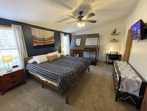 4 chambres, bureau, fer et planche à repasser, accès au Wi-Fi (inclus)