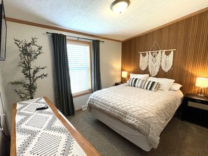 4 bedrooms, desk, iron/ironing board, free WiFi