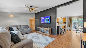 Smart TV y chimenea