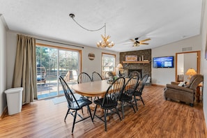 Interior - The Bears Den @ Spring Brook Resort (Wisconsin Dells)