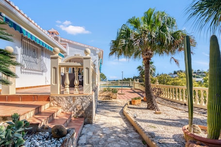 Property grounds. Holiday Home 'Vizcaya' with Mountain View, Wi-Fi and Air Conditioning