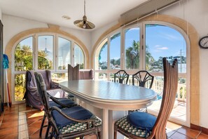 Dining - Holiday Home 'Vizcaya' with Mountain View, Wi-Fi and Air Conditioning (Dénia)