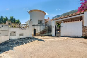 Exterior - Holiday Home 'Vizcaya' with Mountain View, Wi-Fi and Air Conditioning (Dénia)