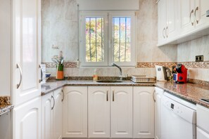 Fridge, microwave, stovetop, coffee/tea maker