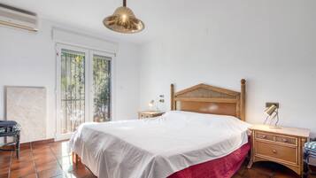 4 bedrooms, free WiFi, bed sheets