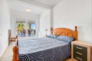 3 habitaciones, escritorio, tabla de planchar con plancha y wifi gratis 