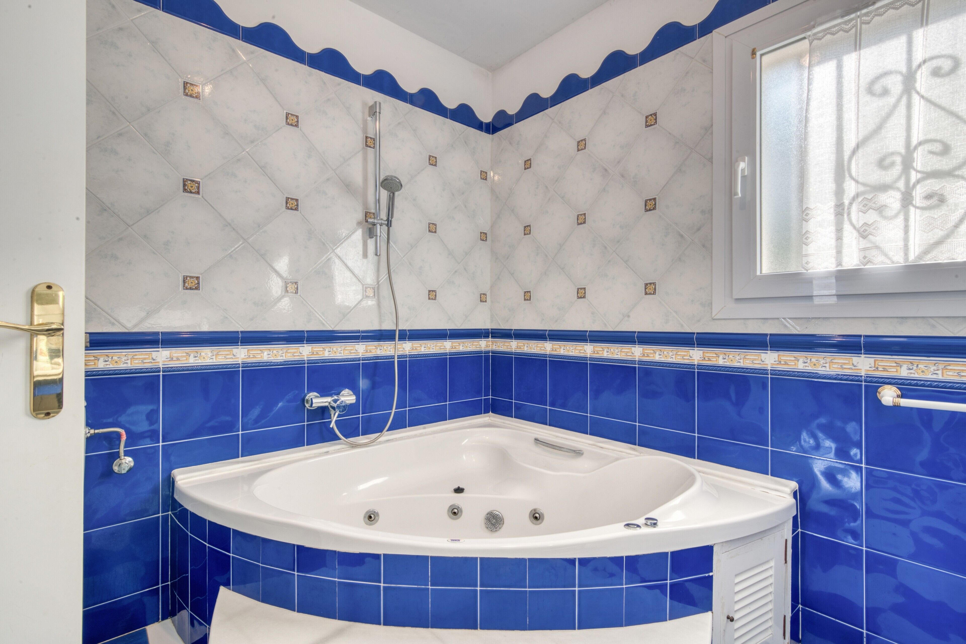 Shower, towels